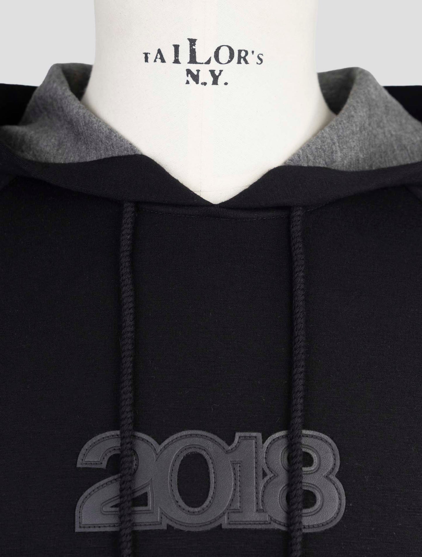 Kiton Knt Black Viscose Ea Sweater Hoodie